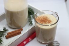 Vánoční likér s vanilkou, skořicí a hřebíčkem