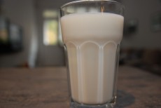 Kravské mléko – potřebujeme ho?